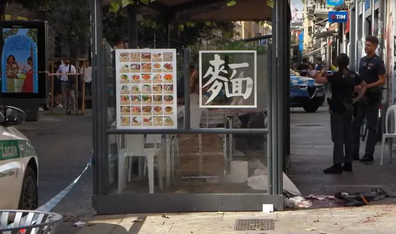 La lite, l'inseguimento e l'aggressione: uomo accoltellato nella Chinatown di Milano
