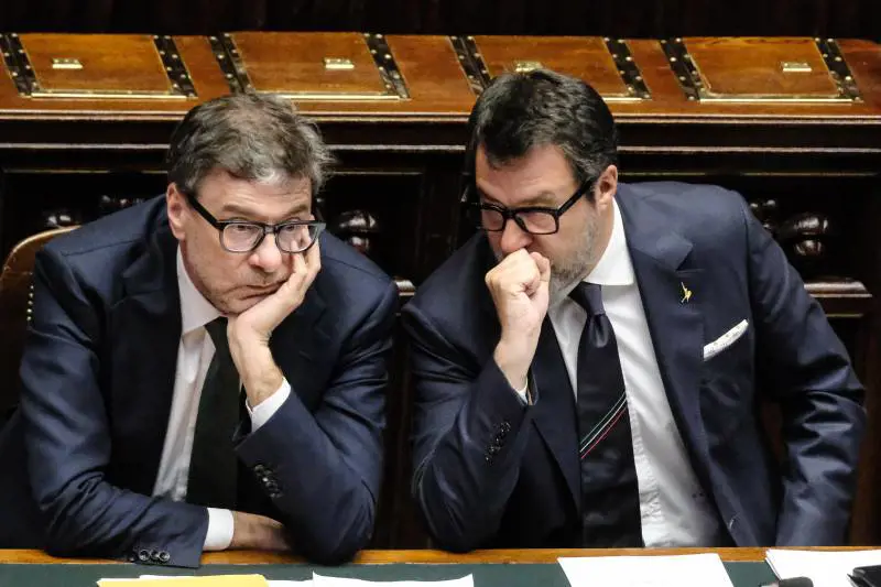 Stretta sui bonus, taglio Irpef e rottamazione: la linea di Salvini e Giorgetti sulla manovra