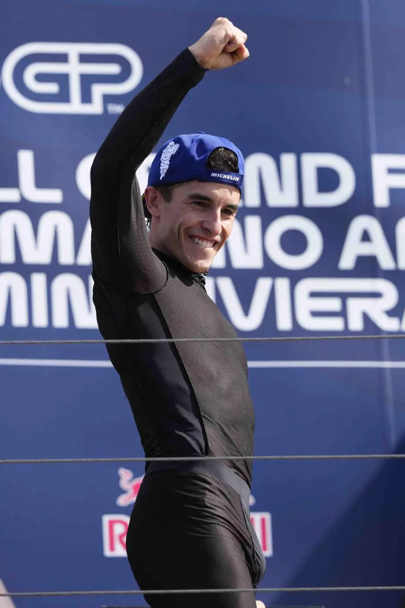 Riscatto Marquez (con spogliarello) e il mondiale è sempre più vicino