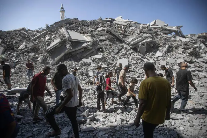 I tank dell’Idf entrano a Gaza. Israele dà il via all’occupazione