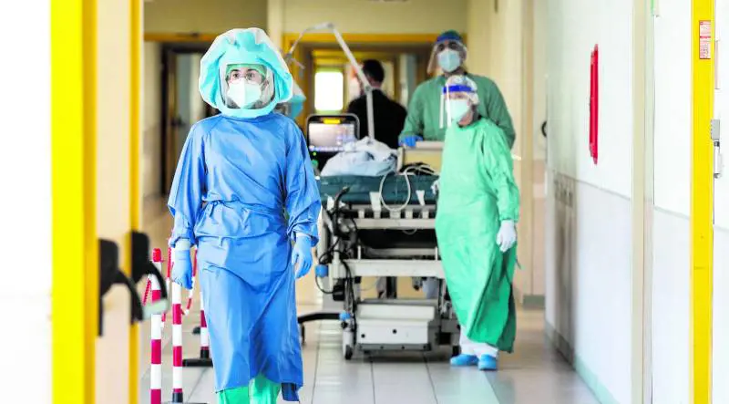 Covid e influenza: è allerta. "Non è variante aggressiva"