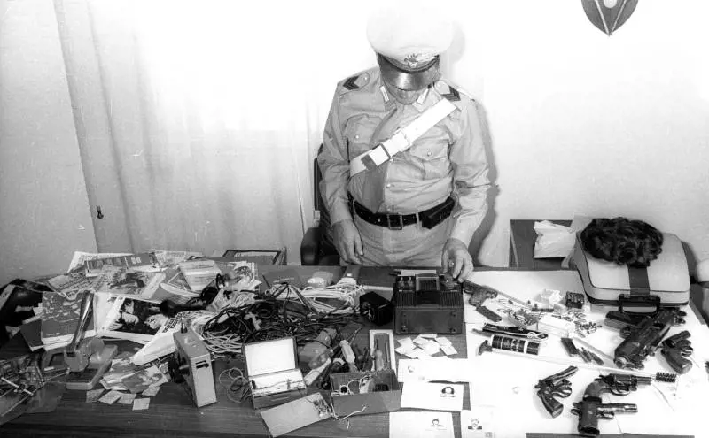 Uno dei blitz dei carabinieri contro un gruppo di estremisti del Nap