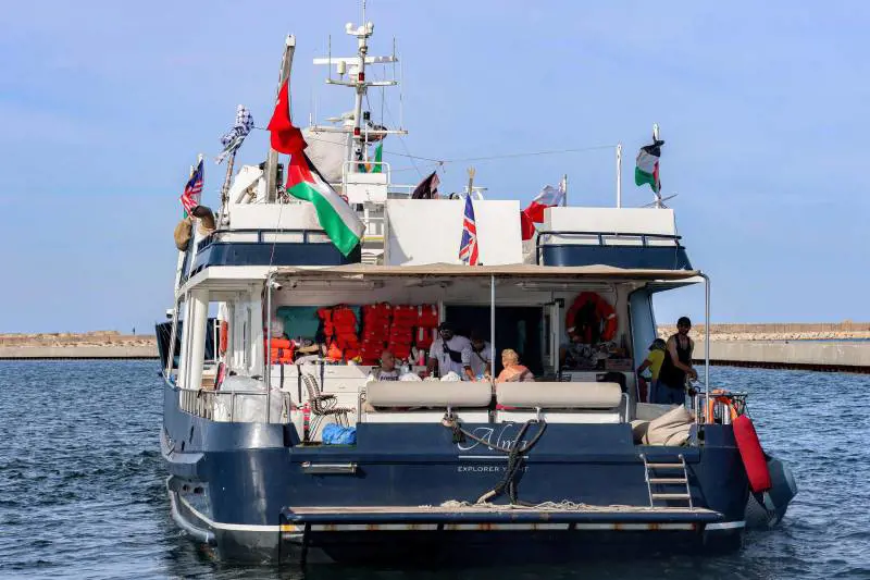 I presunti sabotaggi, il poco carburante, l'addio di Greta: tutti i guai della Flotilla