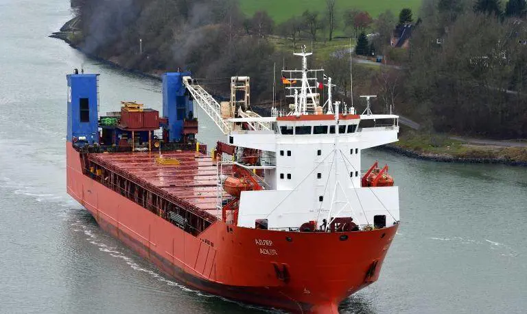 Missili cinesi, armi libiche e rotta fantasma: il mistero della nave russa al largo dell'Europa