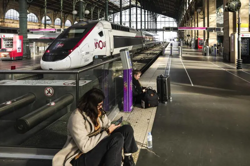 L’Italia riscopre il fascino del viaggio lento: boom per la tratta Milano–Parigi