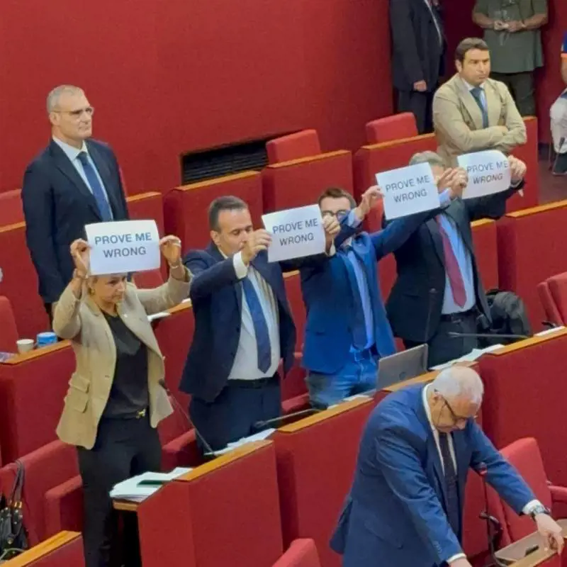Genova, l'odio del consigliere della Salis contro FdI: "Vi abbiamo già appesi una volta"