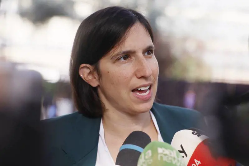 Schlein va da Ricci ma pensa alla Meloni: "Da lei promesse vuote"
