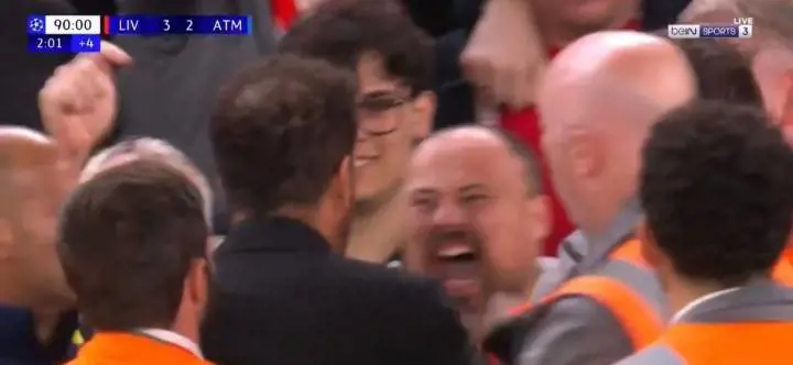 Insulti, rissa ed espulsione: notte infuocata per Simeone a Liverpool 