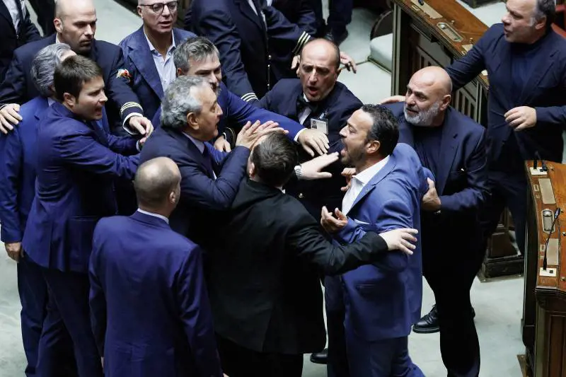 Terzo sì alla separazione delle carriere. E l'opposizione fa scattare la bagarre alla Camera: cosa è successo