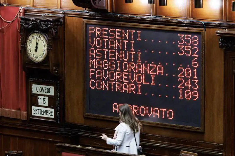 Ok alla separazione delle carriere, Meloni: "Riforma storica". FI: "Dedicato a Berlusconi"