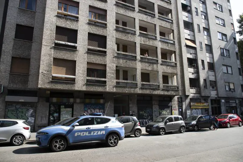 Il fotografo Rebuzzini strangolato in studio. Il mistero della morte: l'ipotesi è omicidio