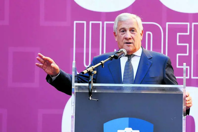 Tajani ridisegna il pantheon azzurro da Ulisse a De Gasperi. "Cercare voti a sinistra"