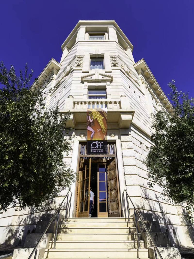 Motra, hotel