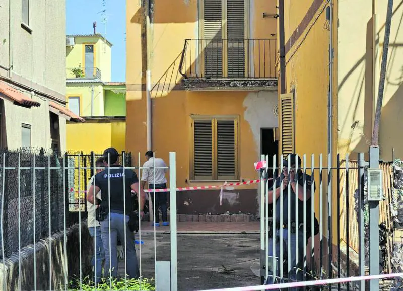 Donna sgozzata in casa dall'ex badante. Il pm: "Violenza inaudita"