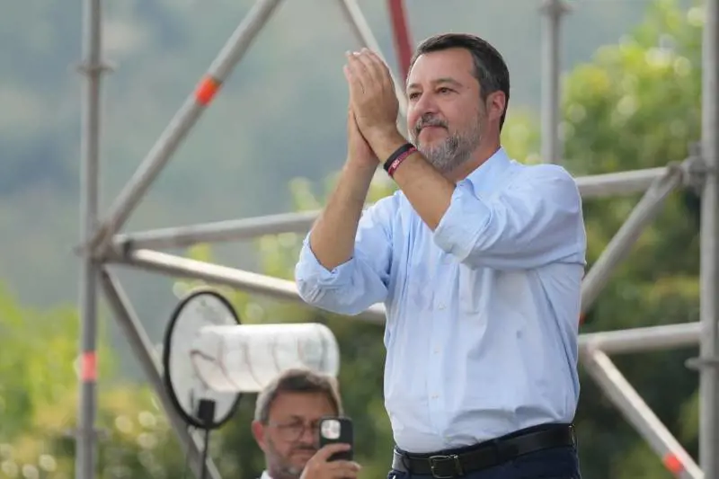 Pontida, Salvini chiude la festa leghista: "Non manderemo i nostri figli a combattere. Il piano casa è una priorità"