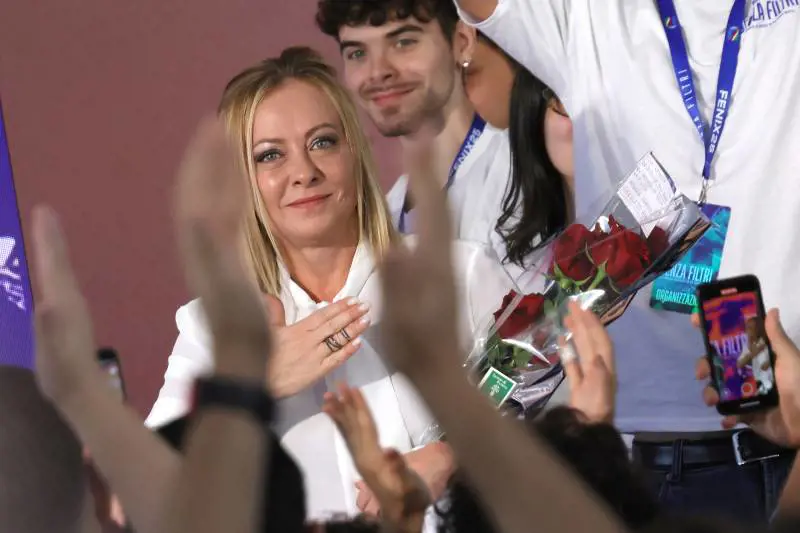 L'appello della Meloni ai giovani: "Ci vediamo nella tempesta"