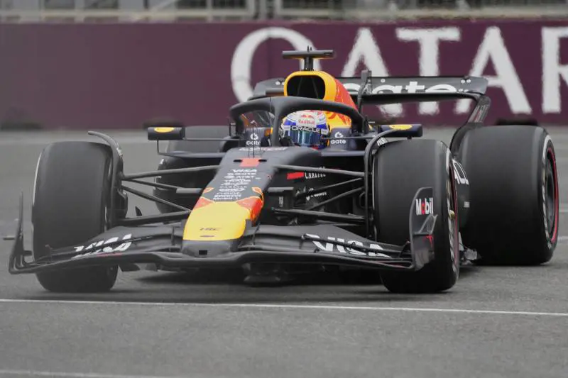 F1, si riapre il mondiale a Baku: Piastri fuori, trionfa Verstappen, Hamilton 8°