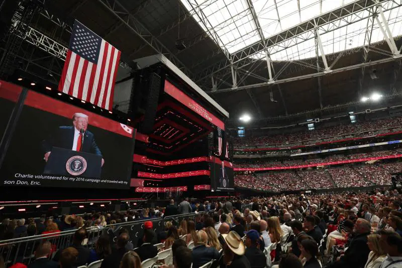 Trump: "Celebro un grande uomo". E trova il colpevole: la sinistra radicale