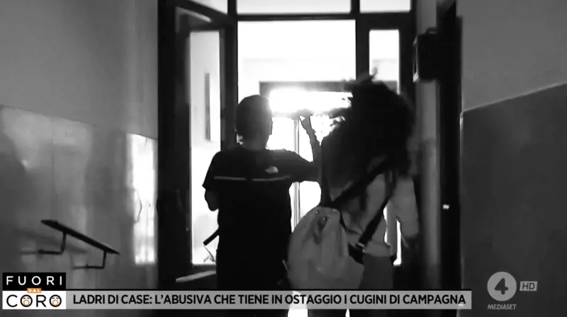 Pugno al naso: inviata di Mediaset aggredita da occupante abusiva 