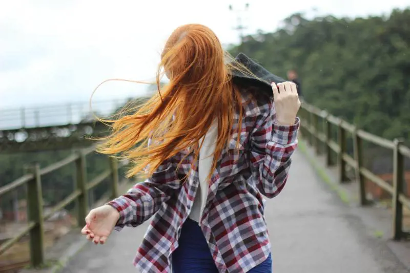 Caduta stagionale dei capelli, quali sono i migliori shampoo per una chioma sana e forte