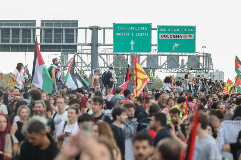 Blocchi in tutto il Paese. Dalla Sapienza occupata all'autostrada invasa