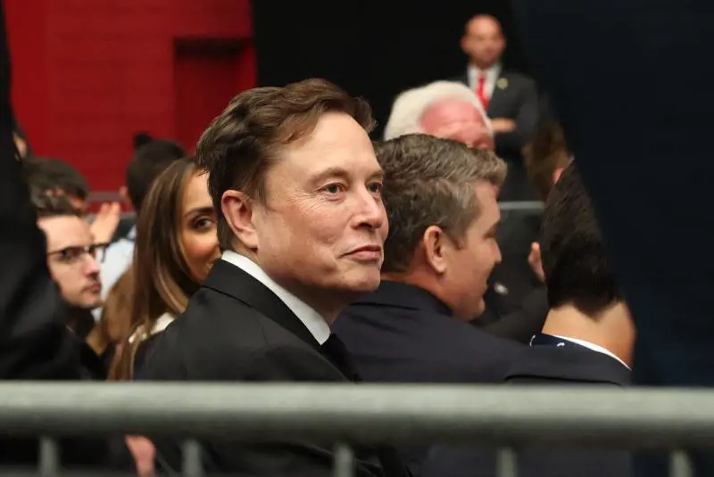 Il primo miracolo del "martire" Kirk è la pace tra Trump e Musk