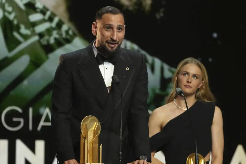 Dembélé re del calcio. E Buffon incorona Super Donnarumma