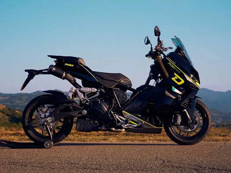 Italjet Dragster 700 Twin: il maxi-scooter con cuore da moto
