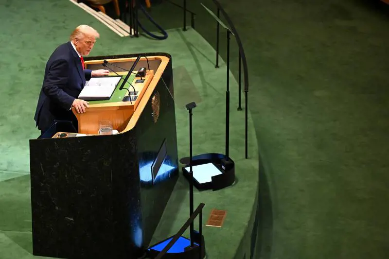 Trump attacca l'Onu e l'Europa: "L'Ue morirà di migranti e green"