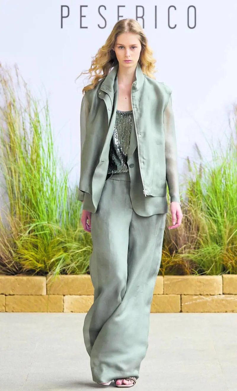Frange, petali e denim: la primavera della donna