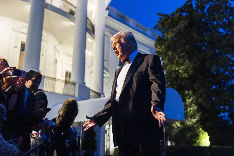 Jimmy Kimmel torna in tv tra l'omaggio alla vedova Kirk e stoccate a Trump. Ira di Trump: "Non riesco a crederci"