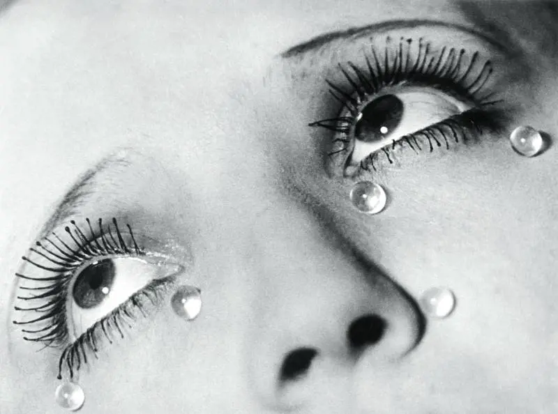 Le divine bellezze nell'arte di Man Ray, foto e disegni del genio surrealista