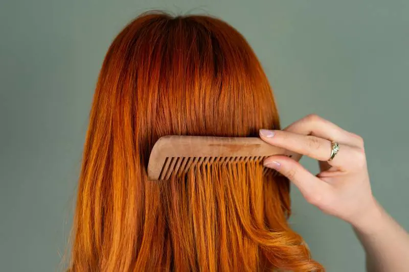 Capelli deboli, quali integratori assumere in autunno per evitare la caduta