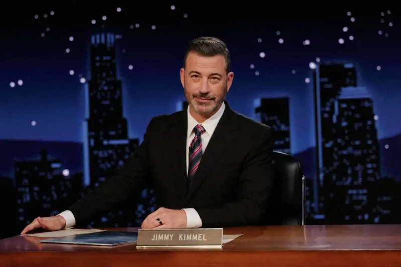 Jimmy Kimmel torna in tv, lacrime per Kirk e accuse: "Trump vuole cancellarmi"