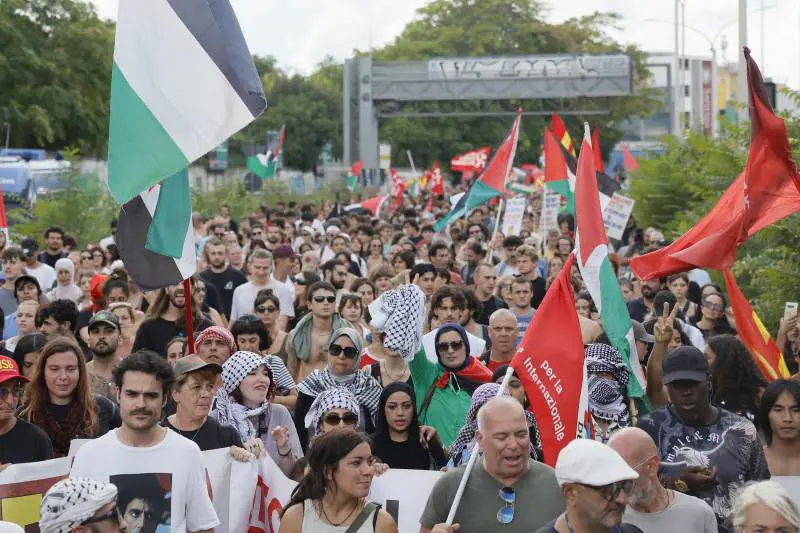 La "rivolta sociale" contro gli italiani