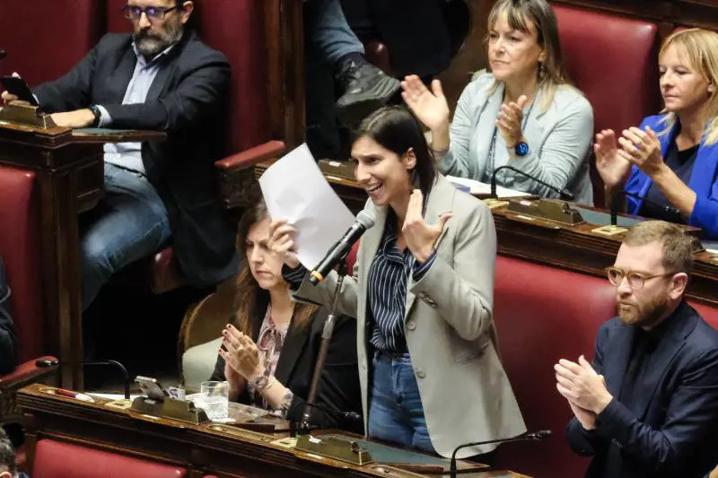 Schlein inveisce contro Meloni: "Megalomane, divide il Paese"