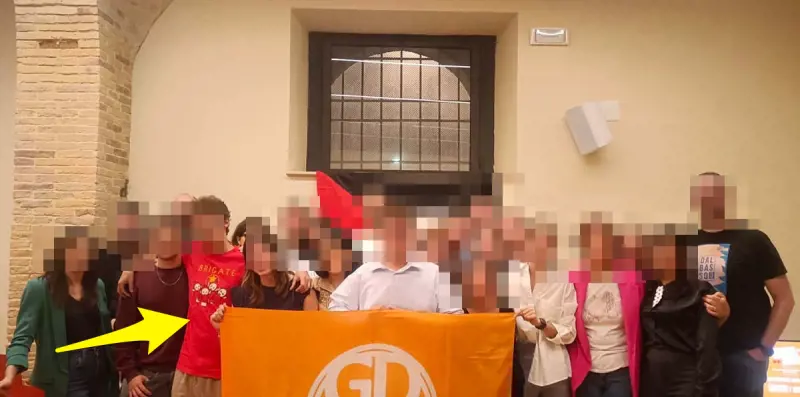 Spunta la maglia dedicata alle Br nel circolo dei Giovani Democratici