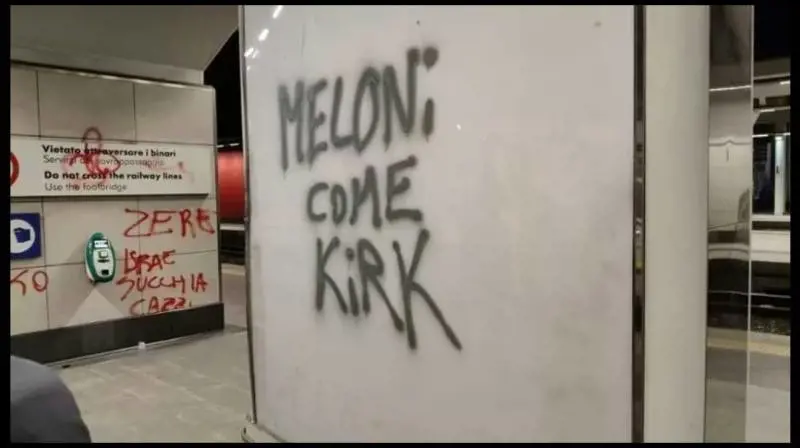 "Meloni come Kirk". "Prigionieri della violenza" Bufera sulla scritta contro la premier