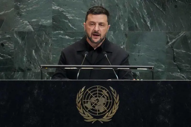 Kiev chiede a Trump "l'arma finale". Zelensky a Putin: "Trovati un rifugio"