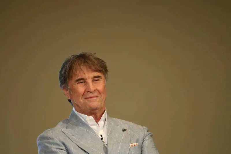 La bufera dei fondi speculativi. "Viola le sanzioni in Russia". Cucinelli finisce sotto attacco