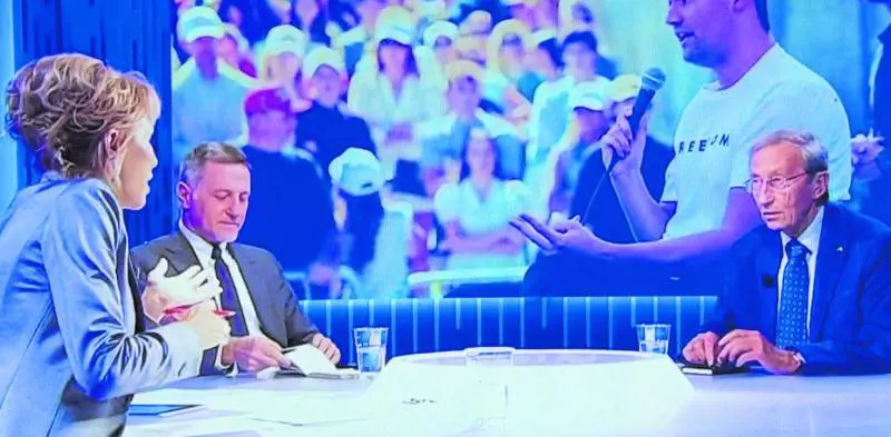 Fini torna a fare Fini e zittisce la Gruber. La sinistra lo disereda