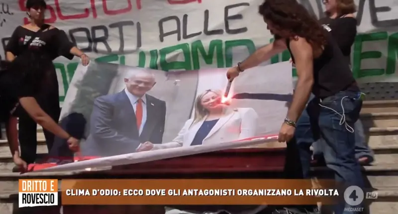 I collettivi rossi bruciano l'immagine di Meloni: "Un gesto simbolico"