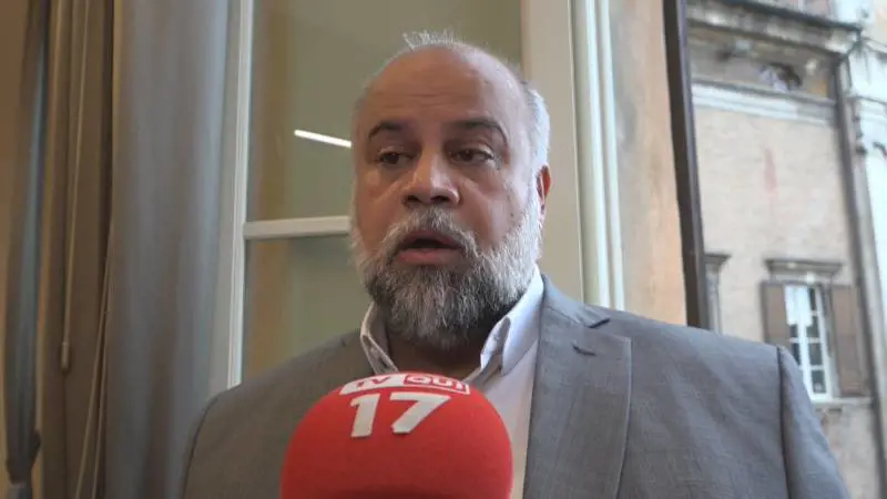 Il sindaco di Modena concede la cittadinanza a un giornalista palestinese.  È polemica