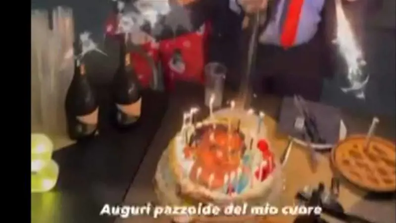 Torta trafitta con la foto del sindaco: bufera sui social a Catania