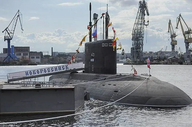 "Guasto critico, si rischia l'esplosione". Allarme per il sottomarino russo Novorossiysk nel Mediterraneo