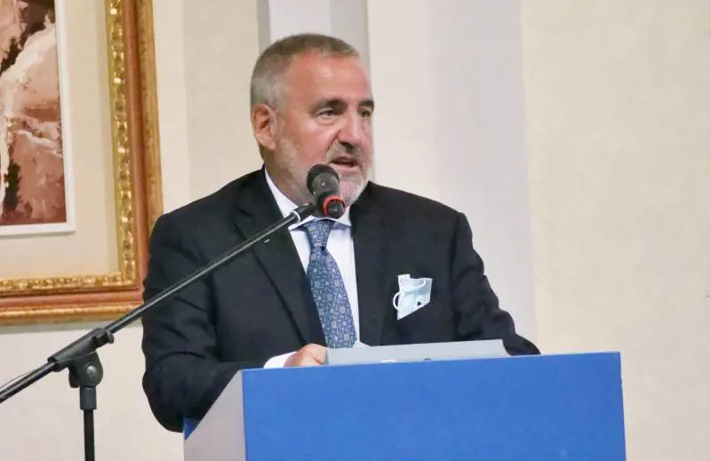 "Lasci la carica di presidente del Casinò". Bufera sull'ex pm Venditti