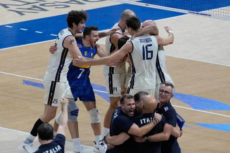 Mattarella celebra il trionfo dell'Italvolley: "Vi aspetto al Quirinale"