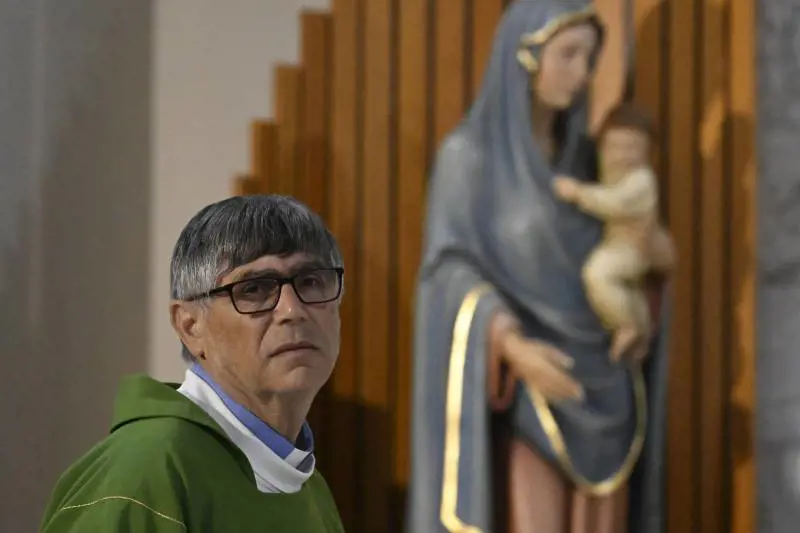 La parentela con un boss e i precedenti: chi è il 75enne del proiettile consegnato a don Patriciello
