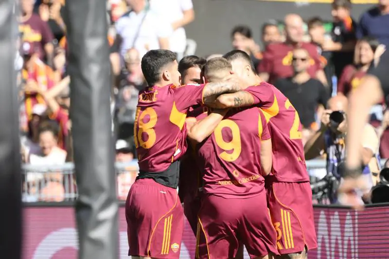 La Roma liquida il Verona e prenota un posto tra le big della Serie A