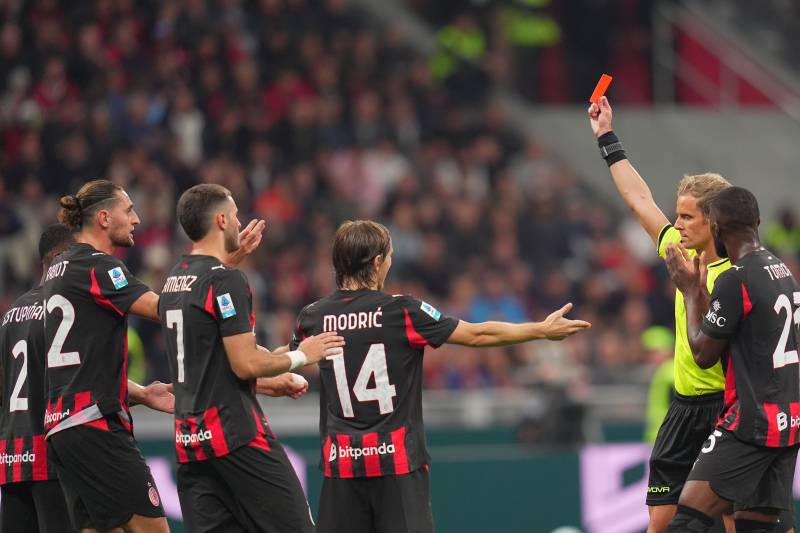 Milan Napoli Estupinan espulsione